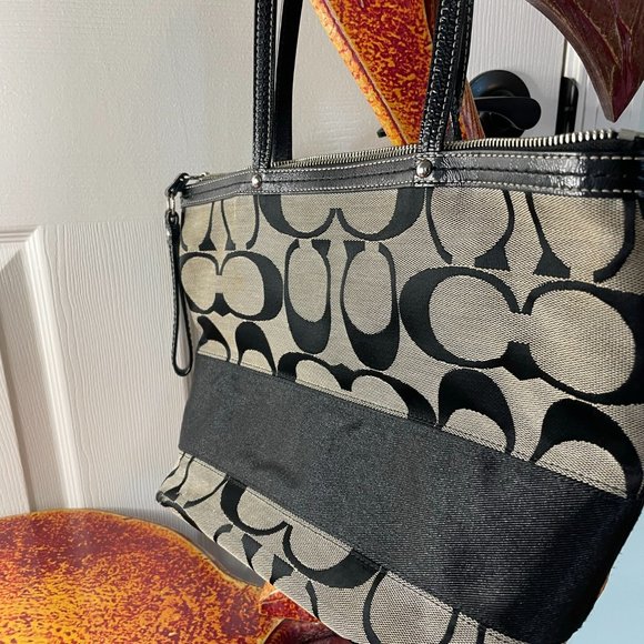 Coach Signature Jacquard Striped Shoulder Bag - Picture 2 of 6